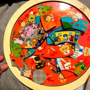 Child’s puzzle comes with bag and directions